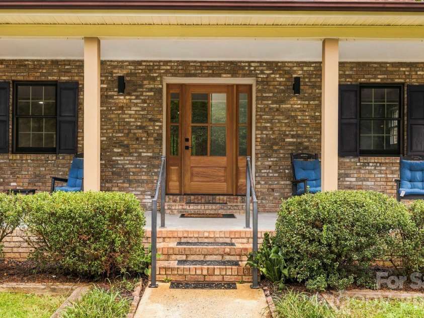 1079 Dupont Road, Hendersonville, NC 28739.  MLS# CAR4427510, YatesRealty ID 52680. 