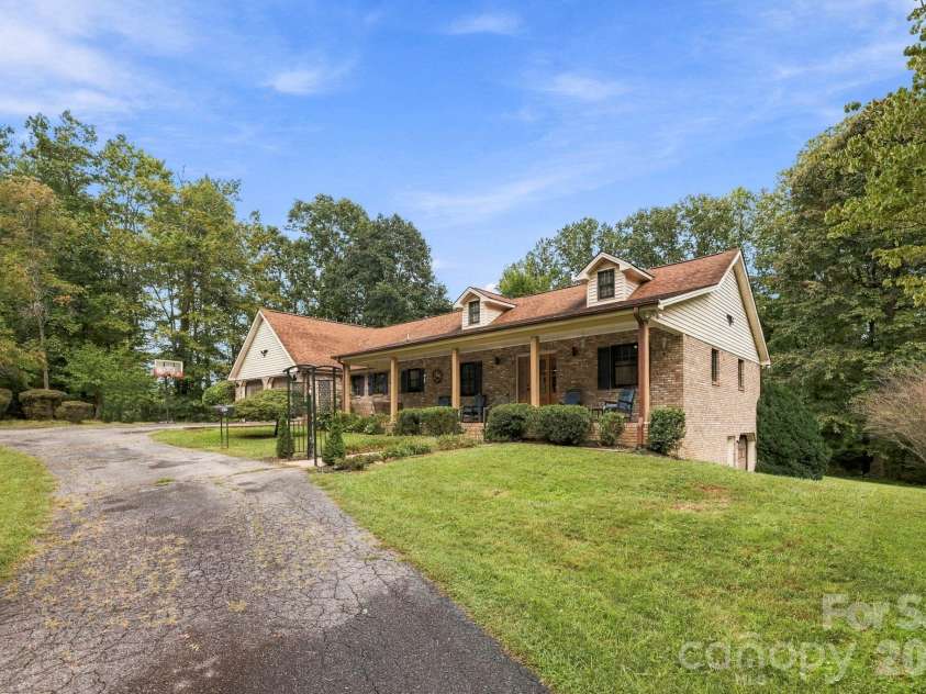 1079 Dupont Road, Hendersonville, NC 28739.  MLS# CAR4427510, YatesRealty ID 52680. 