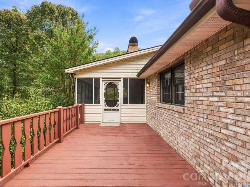 1079 Dupont Road, Hendersonville, NC 28739.  MLS# CAR4427510, YatesRealty ID 52680. 