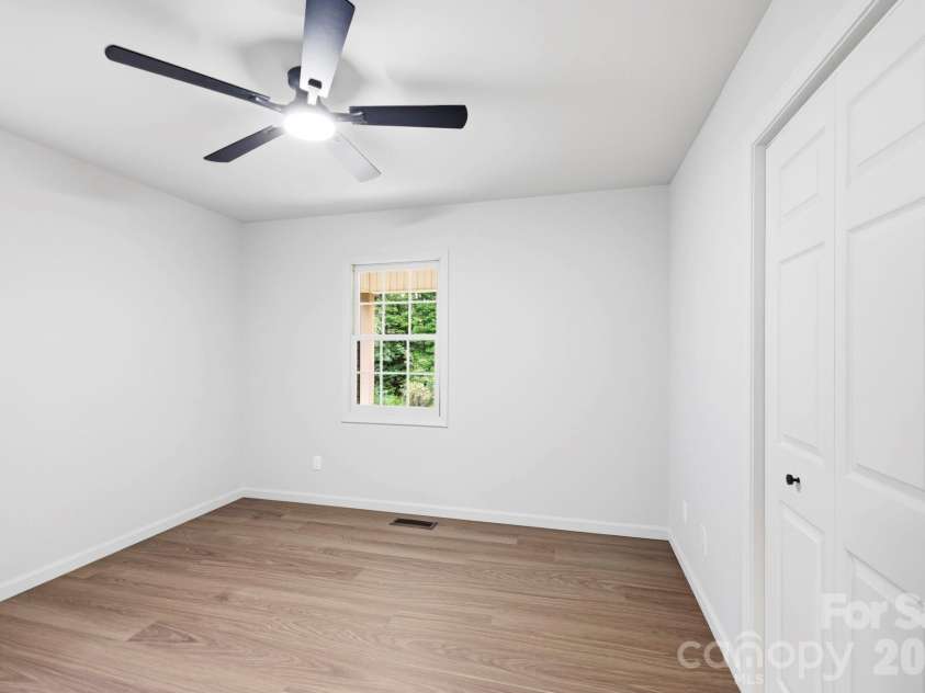 1079 Dupont Road, Hendersonville, NC 28739.  MLS# CAR4427510, YatesRealty ID 52680. 
