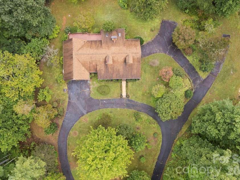 1079 Dupont Road, Hendersonville, NC 28739.  MLS# CAR4427510, YatesRealty ID 52680. 