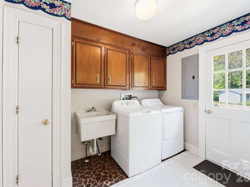 2022 Crowders Creek Road, Gastonia, NC 28052.  MLS# CAR4427710, YatesRealty ID 52681. 