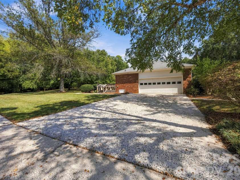 2022 Crowders Creek Road, Gastonia, NC 28052.  MLS# CAR4427710, YatesRealty ID 52681. 