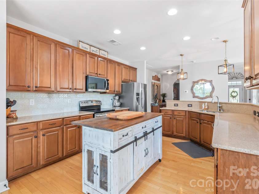 3327 Brackhill Street, Davidson, NC 28036.  MLS# CAR4418504, YatesRealty ID 52682. 