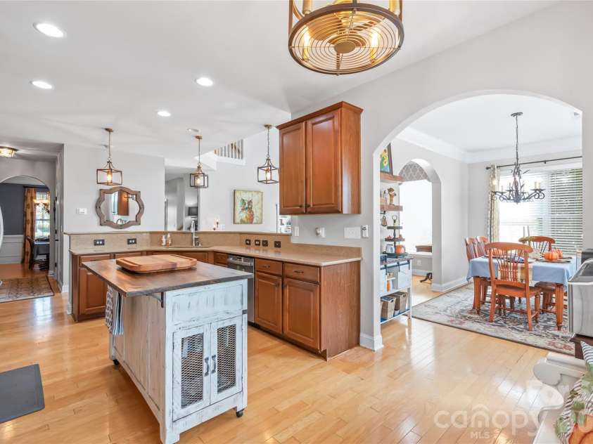 3327 Brackhill Street, Davidson, NC 28036.  MLS# CAR4418504, YatesRealty ID 52682. Extra space gives you so many options to choose from here