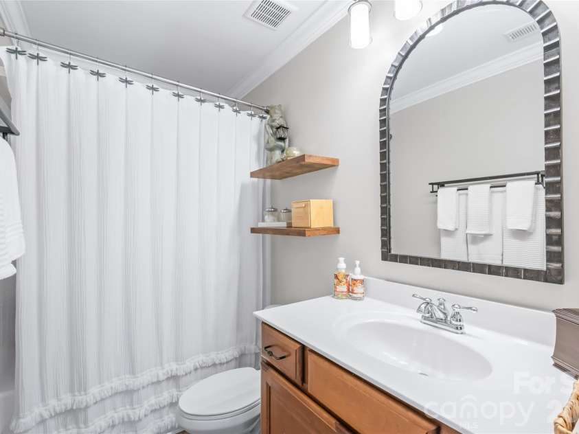 3327 Brackhill Street, Davidson, NC 28036.  MLS# CAR4418504, YatesRealty ID 52682. Full hall bath on second story
