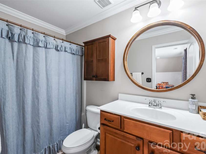 3327 Brackhill Street, Davidson, NC 28036.  MLS# CAR4418504, YatesRealty ID 52682. Second full bath, located off the bonus room
