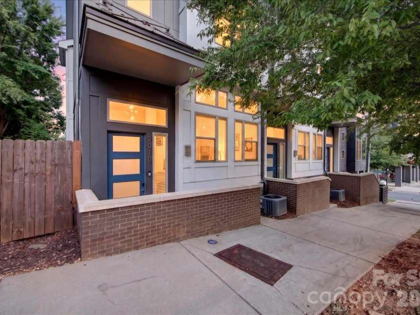 2010 Hawkins Street, Charlotte, NC 28203.  MLS# CAR4427386, YatesRealty ID 52683. 