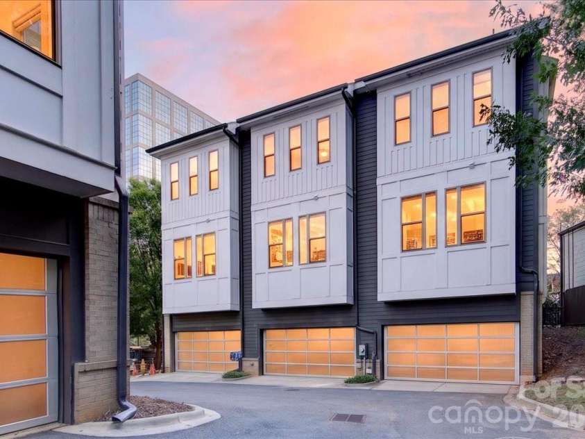 2010 Hawkins Street, Charlotte, NC 28203.  MLS# CAR4427386, YatesRealty ID 52683. 