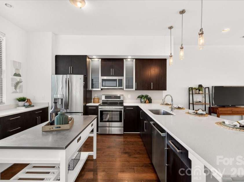 2010 Hawkins Street, Charlotte, NC 28203.  MLS# CAR4427386, YatesRealty ID 52683. 