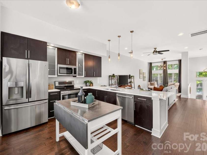 2010 Hawkins Street, Charlotte, NC 28203.  MLS# CAR4427386, YatesRealty ID 52683. 