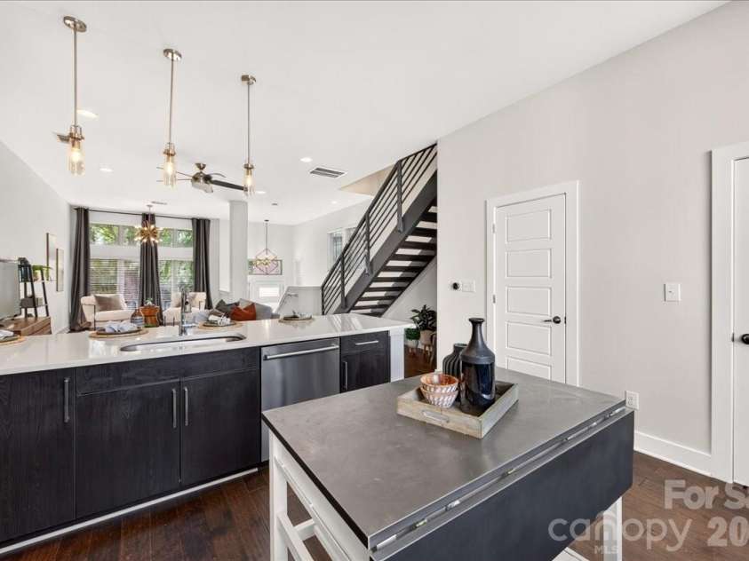 2010 Hawkins Street, Charlotte, NC 28203.  MLS# CAR4427386, YatesRealty ID 52683. 