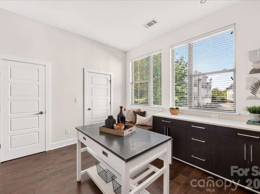 2010 Hawkins Street, Charlotte, NC 28203.  MLS# CAR4427386, YatesRealty ID 52683. 