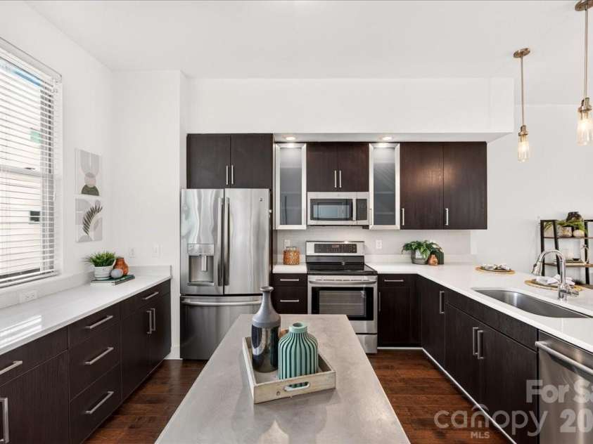 2010 Hawkins Street, Charlotte, NC 28203.  MLS# CAR4427386, YatesRealty ID 52683. 