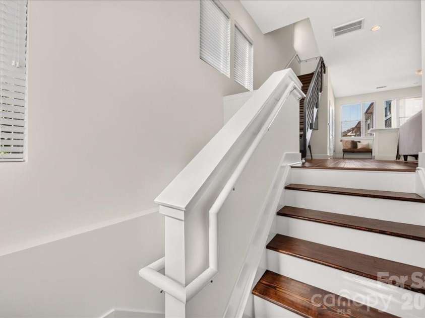 2010 Hawkins Street, Charlotte, NC 28203.  MLS# CAR4427386, YatesRealty ID 52683. 