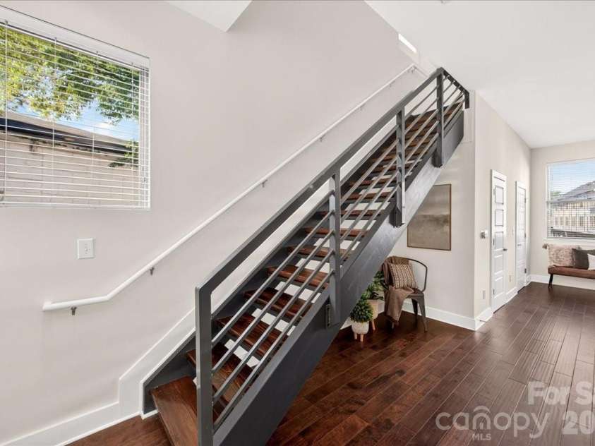 2010 Hawkins Street, Charlotte, NC 28203.  MLS# CAR4427386, YatesRealty ID 52683. 