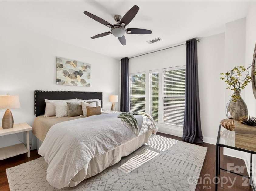 2010 Hawkins Street, Charlotte, NC 28203.  MLS# CAR4427386, YatesRealty ID 52683. 