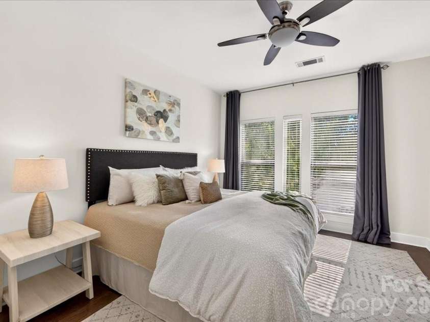 2010 Hawkins Street, Charlotte, NC 28203.  MLS# CAR4427386, YatesRealty ID 52683. 
