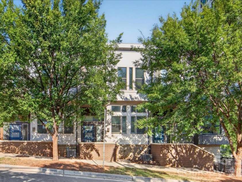 2010 Hawkins Street, Charlotte, NC 28203.  MLS# CAR4427386, YatesRealty ID 52683. 
