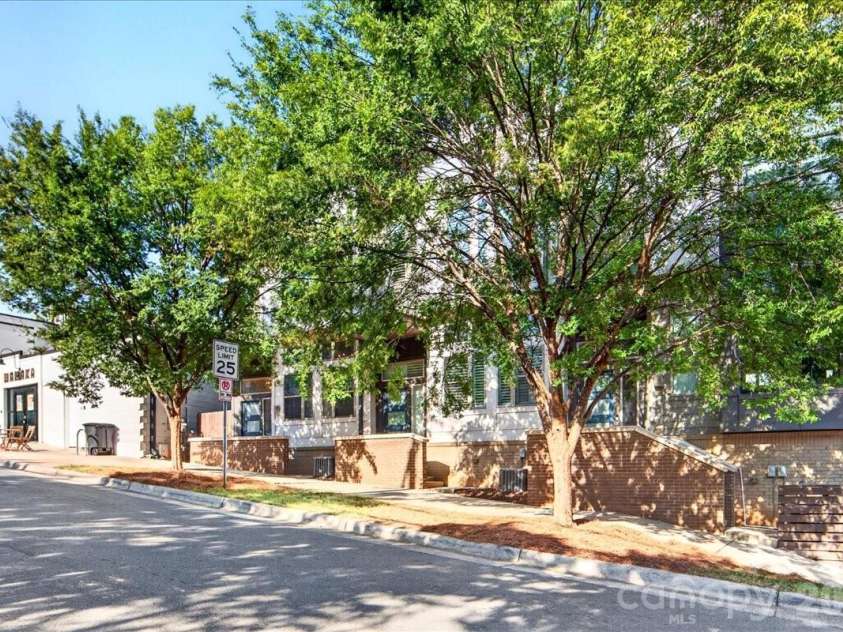 2010 Hawkins Street, Charlotte, NC 28203.  MLS# CAR4427386, YatesRealty ID 52683. 