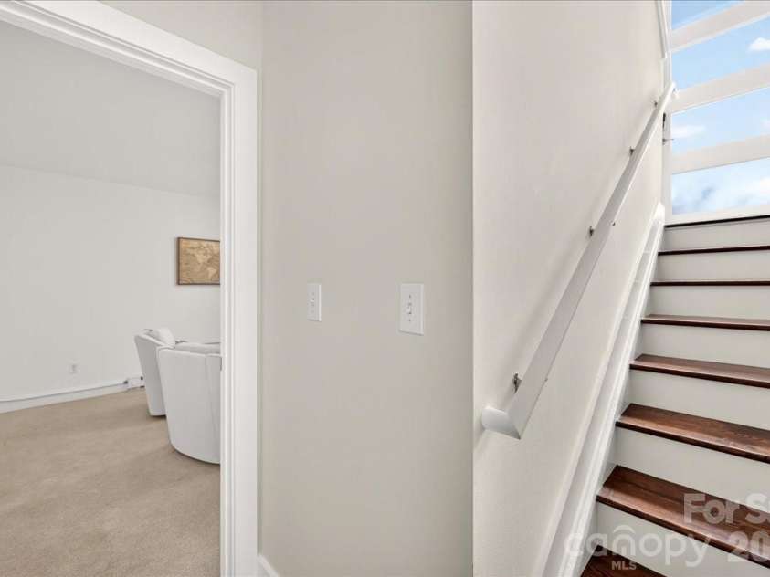 2010 Hawkins Street, Charlotte, NC 28203.  MLS# CAR4427386, YatesRealty ID 52683. 
