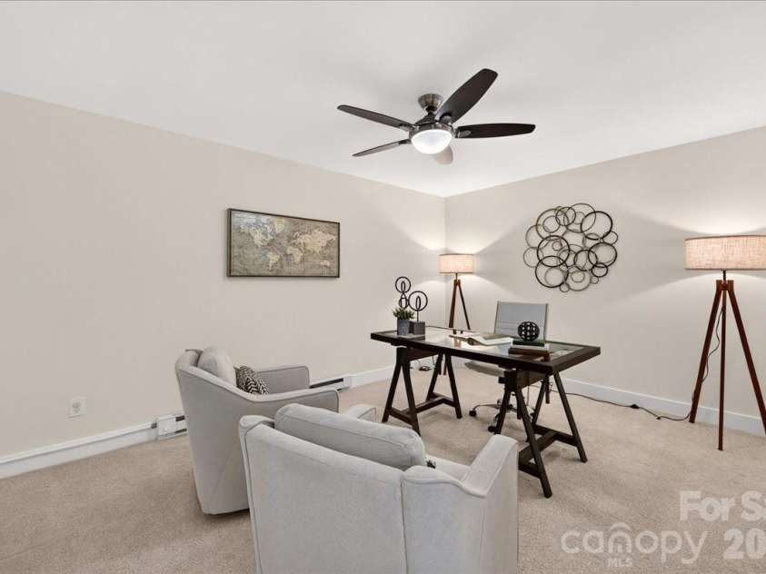 2010 Hawkins Street, Charlotte, NC 28203.  MLS# CAR4427386, YatesRealty ID 52683. 
