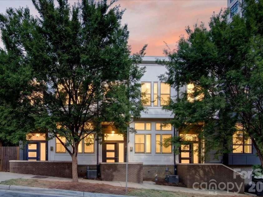 2010 Hawkins Street, Charlotte, NC 28203.  MLS# CAR4427386, YatesRealty ID 52683. 