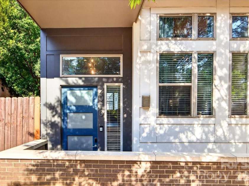 2010 Hawkins Street, Charlotte, NC 28203.  MLS# CAR4427386, YatesRealty ID 52683. 