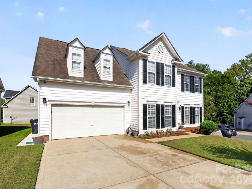 1811 Jeffrey Bryan Drive, Charlotte, NC 28213.  MLS# CAR4427234, YatesRealty ID 52684. 