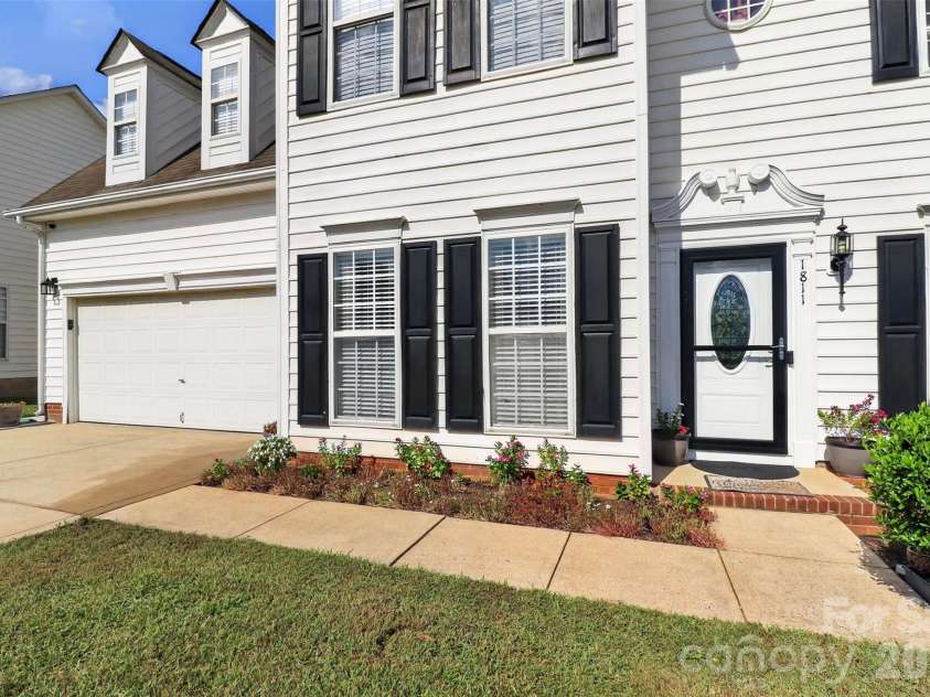 1811 Jeffrey Bryan Drive, Charlotte, NC 28213.  MLS# CAR4427234, YatesRealty ID 52684. 
