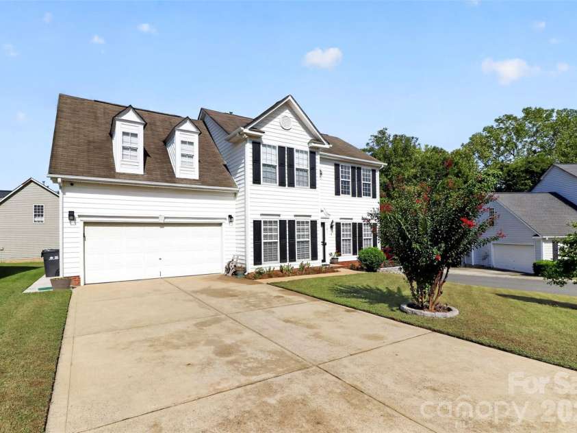 1811 Jeffrey Bryan Drive, Charlotte, NC 28213.  MLS# CAR4427234, YatesRealty ID 52684. 