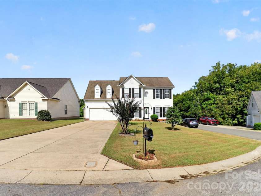 1811 Jeffrey Bryan Drive, Charlotte, NC 28213.  MLS# CAR4427234, YatesRealty ID 52684. 