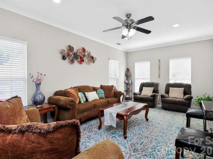 1811 Jeffrey Bryan Drive, Charlotte, NC 28213.  MLS# CAR4427234, YatesRealty ID 52684. 