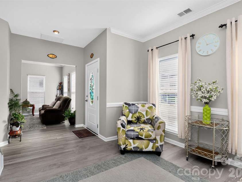 1811 Jeffrey Bryan Drive, Charlotte, NC 28213.  MLS# CAR4427234, YatesRealty ID 52684. 