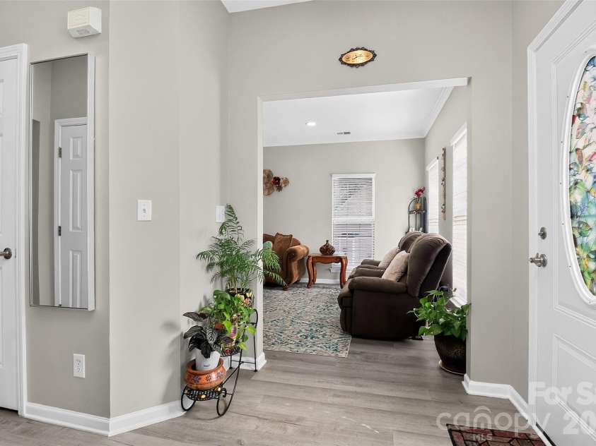 1811 Jeffrey Bryan Drive, Charlotte, NC 28213.  MLS# CAR4427234, YatesRealty ID 52684. 