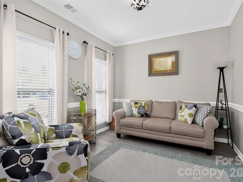 1811 Jeffrey Bryan Drive, Charlotte, NC 28213.  MLS# CAR4427234, YatesRealty ID 52684. 