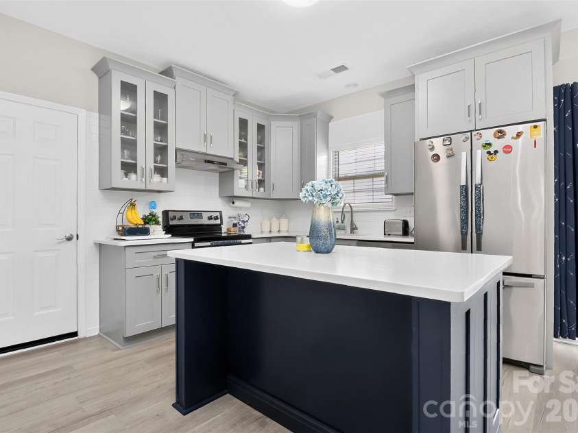 1811 Jeffrey Bryan Drive, Charlotte, NC 28213.  MLS# CAR4427234, YatesRealty ID 52684. 