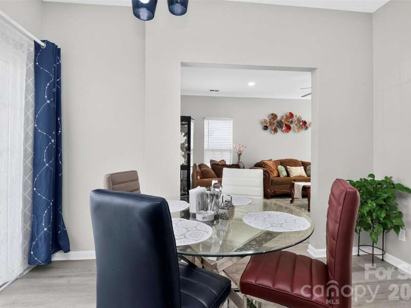 1811 Jeffrey Bryan Drive, Charlotte, NC 28213.  MLS# CAR4427234, YatesRealty ID 52684. 