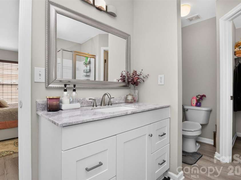1811 Jeffrey Bryan Drive, Charlotte, NC 28213.  MLS# CAR4427234, YatesRealty ID 52684. 