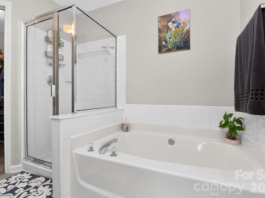 1811 Jeffrey Bryan Drive, Charlotte, NC 28213.  MLS# CAR4427234, YatesRealty ID 52684. 