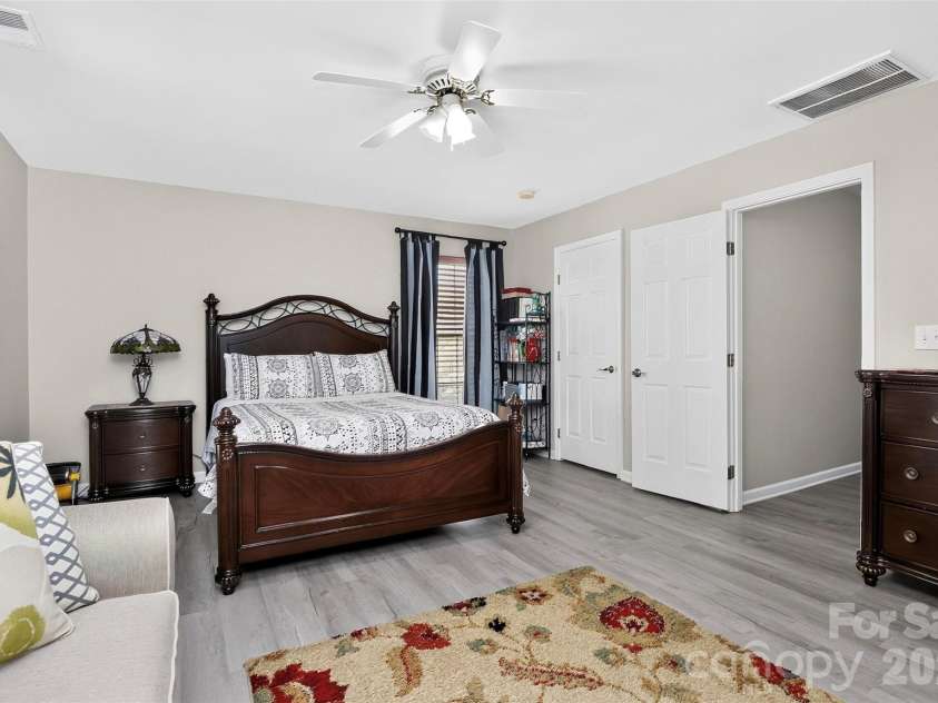 1811 Jeffrey Bryan Drive, Charlotte, NC 28213.  MLS# CAR4427234, YatesRealty ID 52684. 