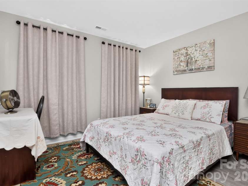 1811 Jeffrey Bryan Drive, Charlotte, NC 28213.  MLS# CAR4427234, YatesRealty ID 52684. 