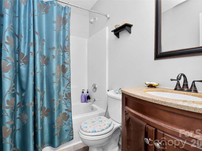 1811 Jeffrey Bryan Drive, Charlotte, NC 28213.  MLS# CAR4427234, YatesRealty ID 52684. 