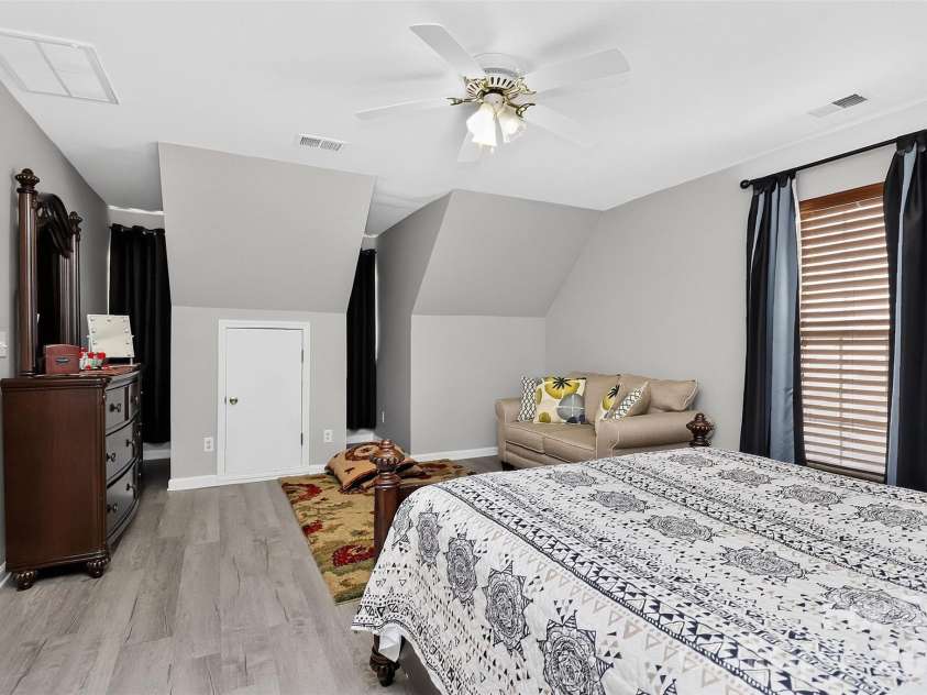 1811 Jeffrey Bryan Drive, Charlotte, NC 28213.  MLS# CAR4427234, YatesRealty ID 52684. 