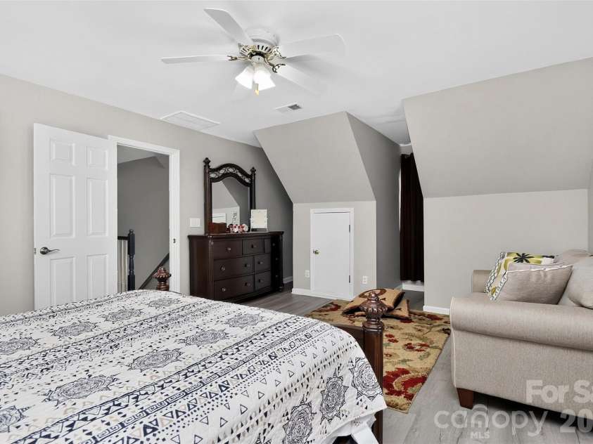 1811 Jeffrey Bryan Drive, Charlotte, NC 28213.  MLS# CAR4427234, YatesRealty ID 52684. 