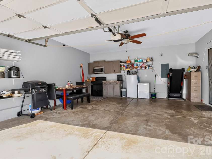 1811 Jeffrey Bryan Drive, Charlotte, NC 28213.  MLS# CAR4427234, YatesRealty ID 52684. 