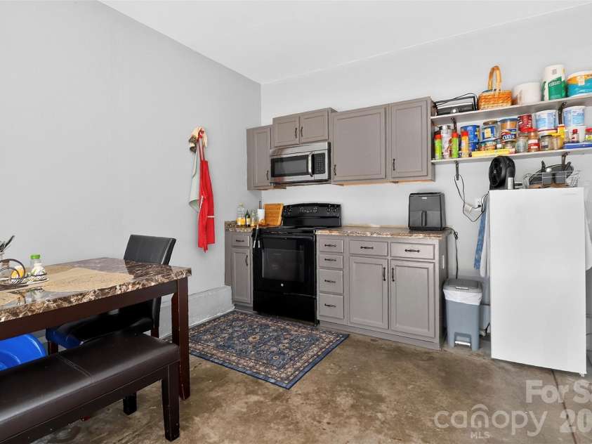 1811 Jeffrey Bryan Drive, Charlotte, NC 28213.  MLS# CAR4427234, YatesRealty ID 52684. 