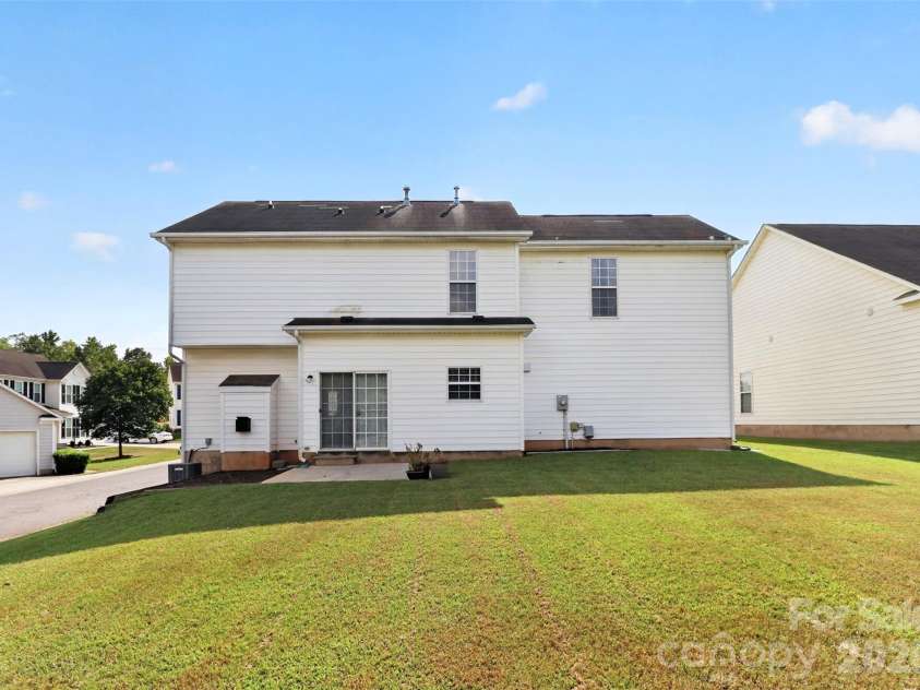 1811 Jeffrey Bryan Drive, Charlotte, NC 28213.  MLS# CAR4427234, YatesRealty ID 52684. 