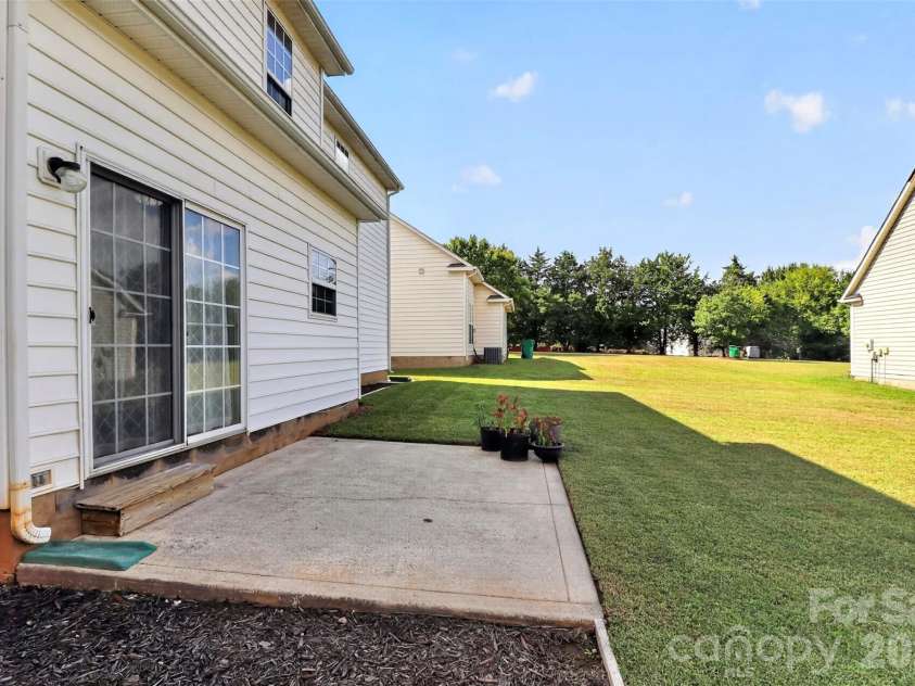1811 Jeffrey Bryan Drive, Charlotte, NC 28213.  MLS# CAR4427234, YatesRealty ID 52684. 