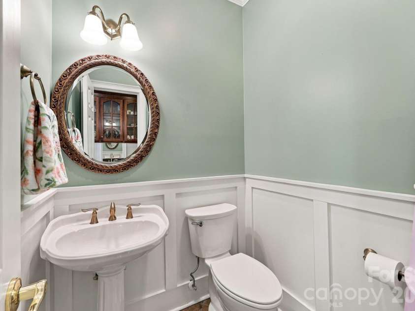 633 Peacehaven Road, Kannapolis, NC 28083.  MLS# CAR4423398, YatesRealty ID 52686. 